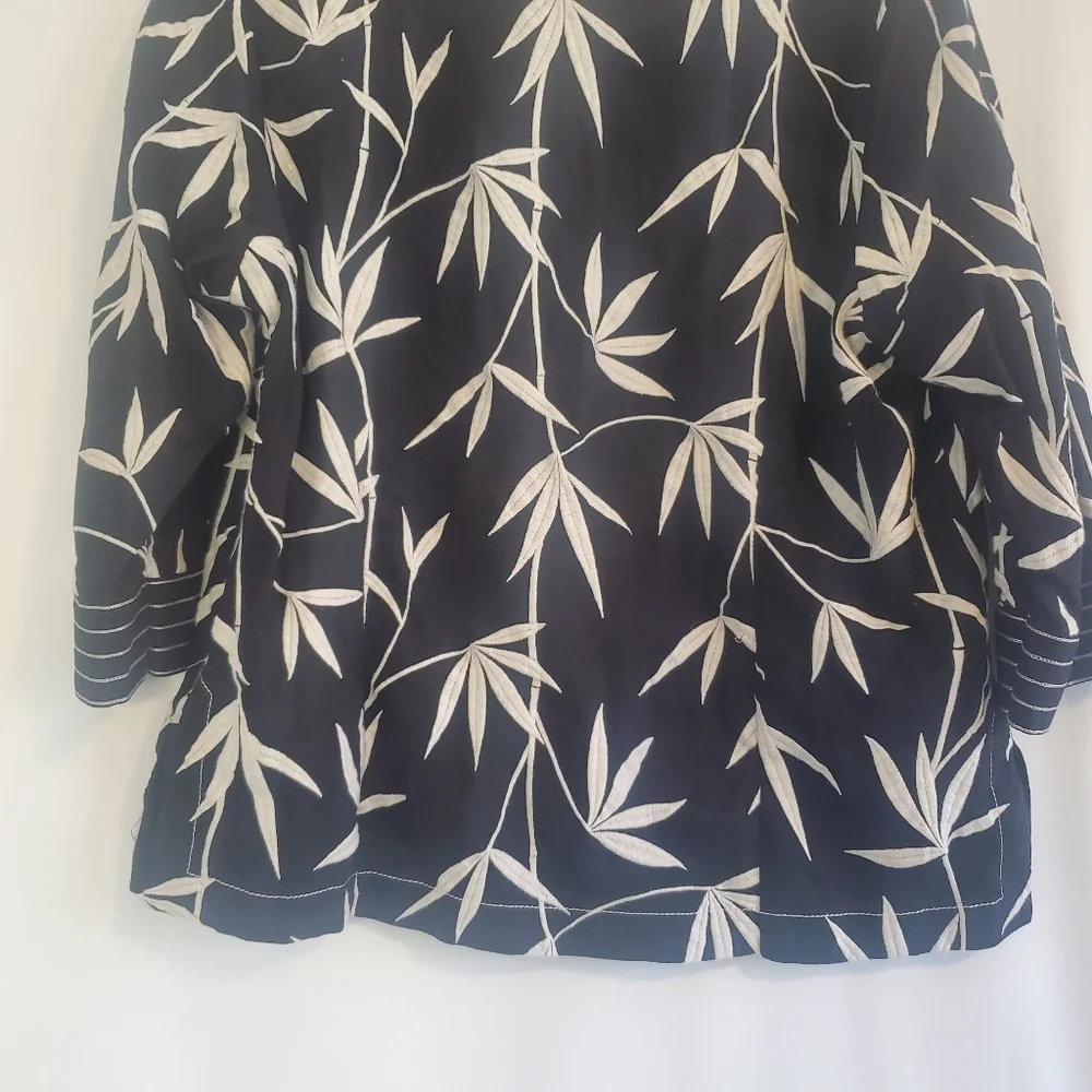 TALBOTS Size 18W Petite B&W 3/4 sleeve palm print tunic top with side zipper - Picture 9 of 9